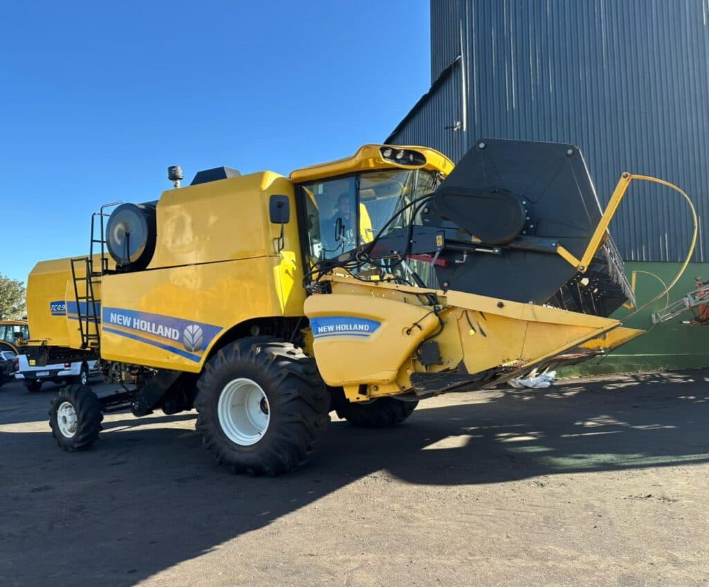 COLHEITADEIRA NEW HOLLAND TC4.90