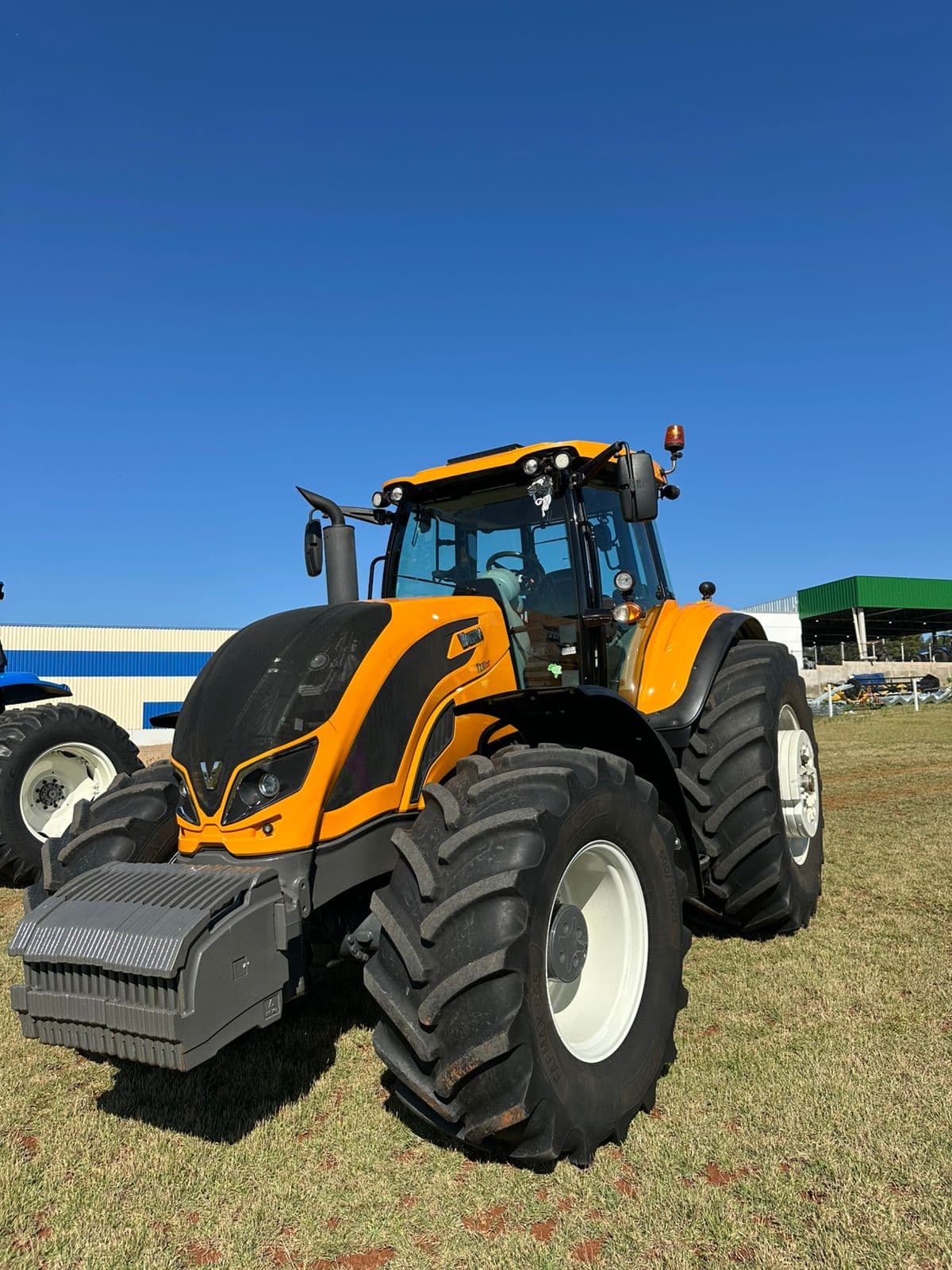TRATOR VALTRA T230 CVT — foto 1