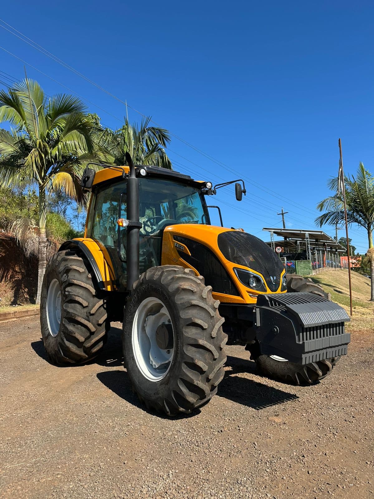TRATOR VALTRA A134 — foto 1