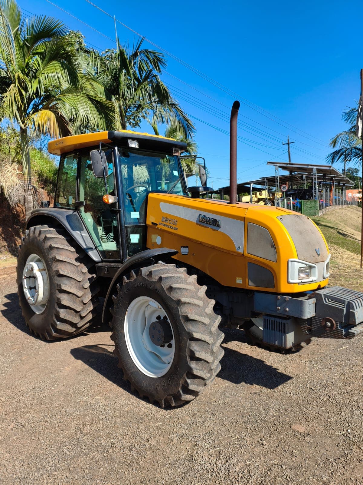 TRATOR VALTRA BM125i — foto 1
