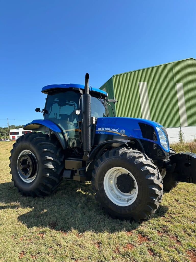 TRATOR NEW HOLLAND T7 205
