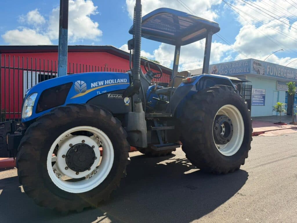 TRATOR NEW HOLLAND TL75E